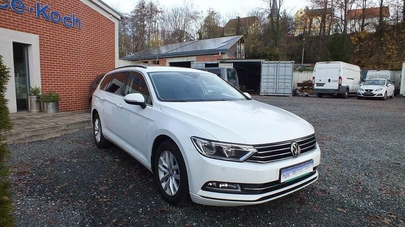 Gebraucht VW Passat Comfortline 120 PS (88 kW) 2019 Pure white Kombi