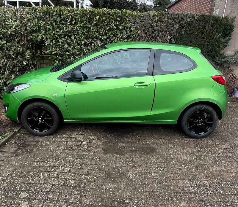 Gebraucht Mazda 2 75 PS (55 kW) 2011 Grün Kleinwagen