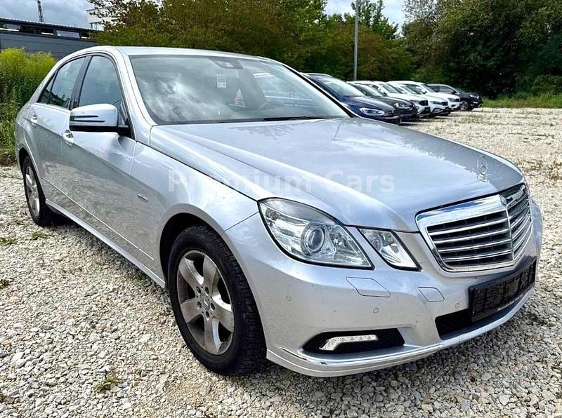 Silber Gebraucht 2009 Mercedes E250 Limousine | 9.490 € (Guter Preis) - Bild 1/4