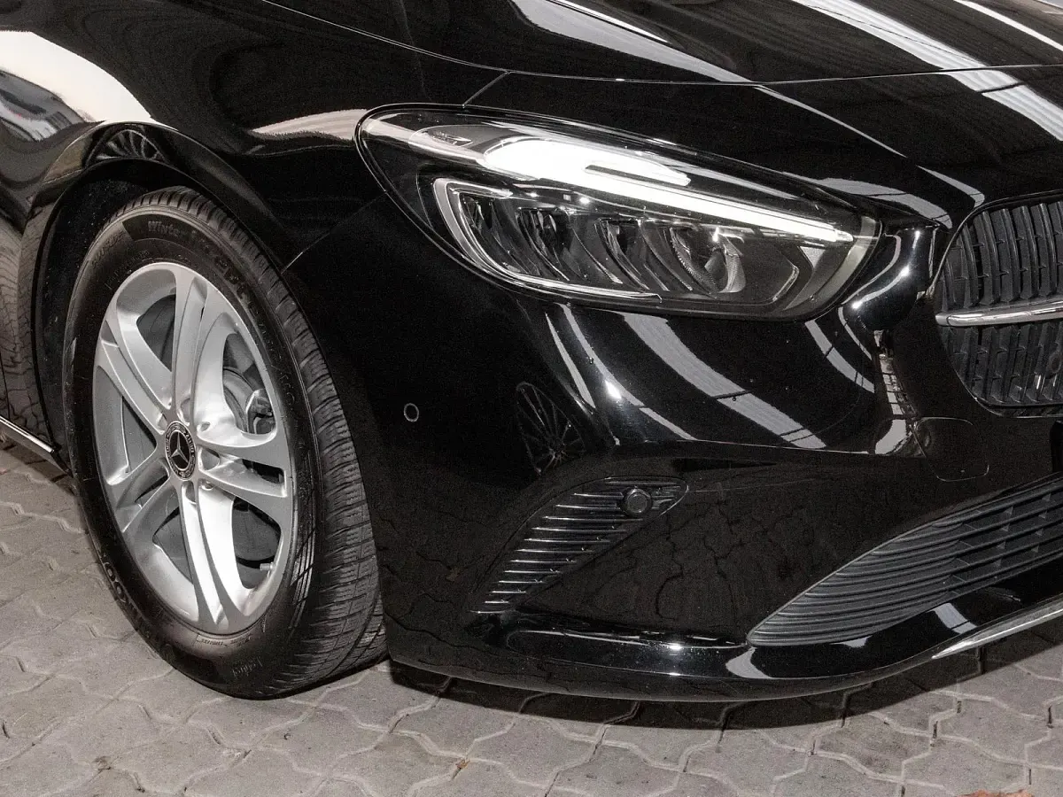Gebraucht Mercedes B220 Progressive 190 PS (139 kW) 2023 Unilack nachtschwarz Van / Kleinbus