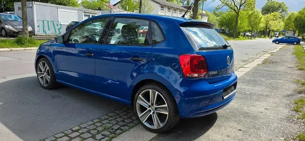 Usata VW Polo Trendline 75 CV (55 kW) 2012 Blu Utilitaria