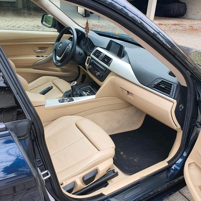 Gebraucht BMW 320 186 PS (136 kW) 2014 Blau Limousine