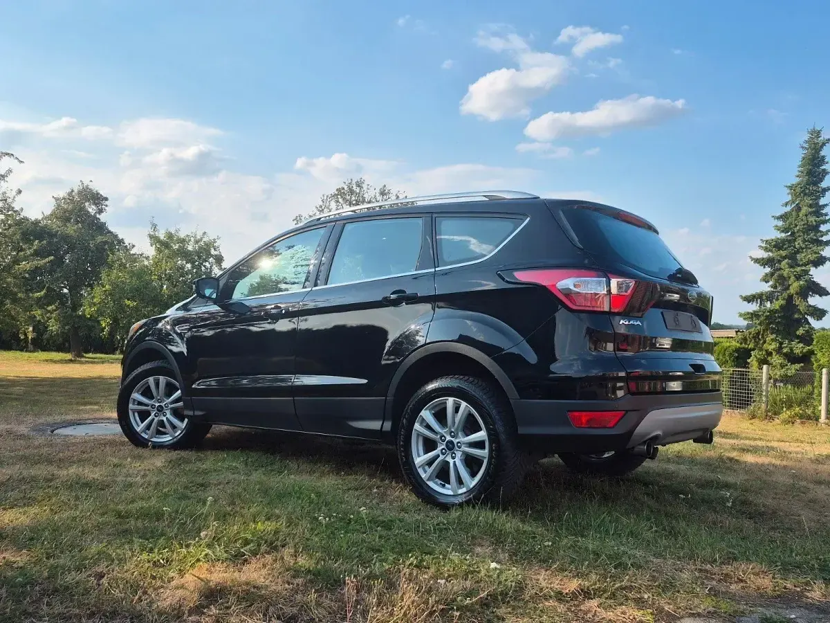 Gebraucht Ford Kuga Trend 120 PS (88 kW) 2017 Schwarz SUV