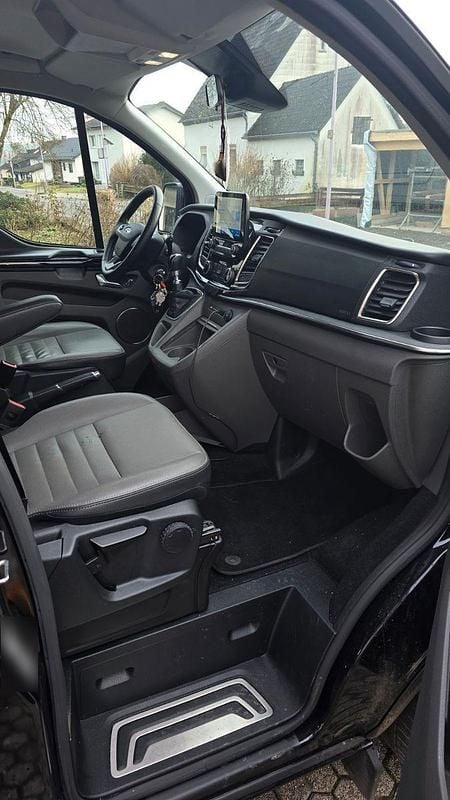 Gebraucht Ford Tourneo 150 PS (110 kW) 2023 Schwarz Van / Kleinbus