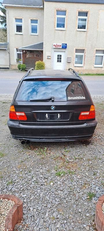 Second-hand BMW 318 143 CP (105 kW) 2004 Negru Break