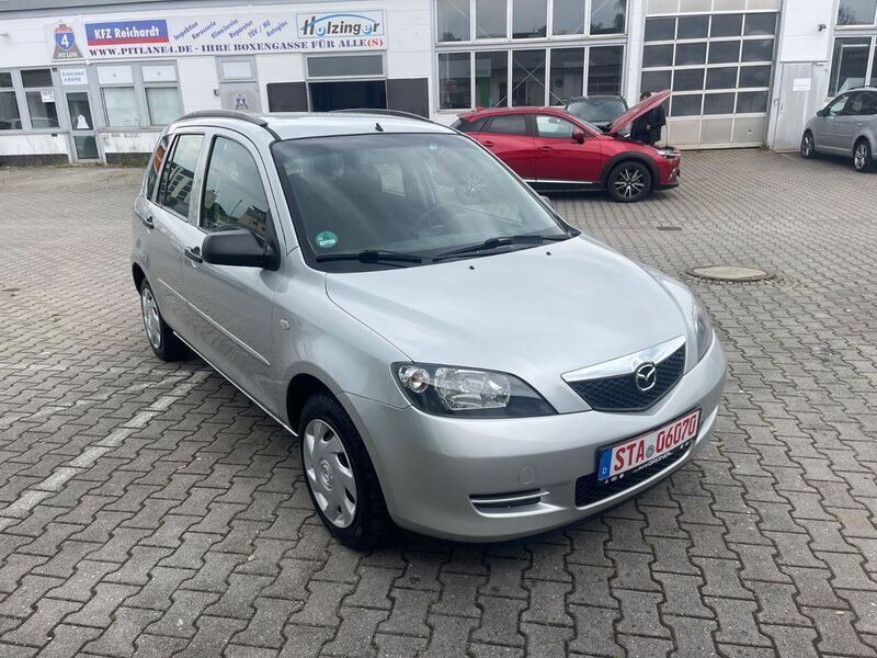 Silber Gebraucht 2004 Mazda 2 Comfort Limousine | 1.590 € (Fairer Preis) - Bild 1/4