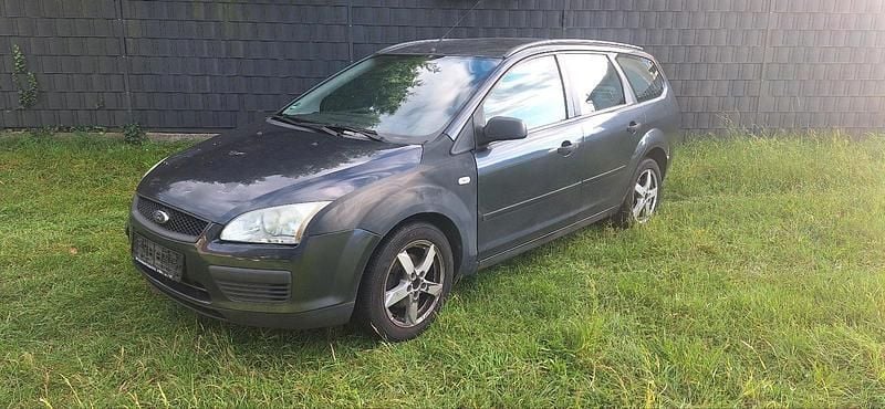 Grau Gebraucht 2005 Ford Focus Kombi | 550 € (Superpreis) - Bild 1/4