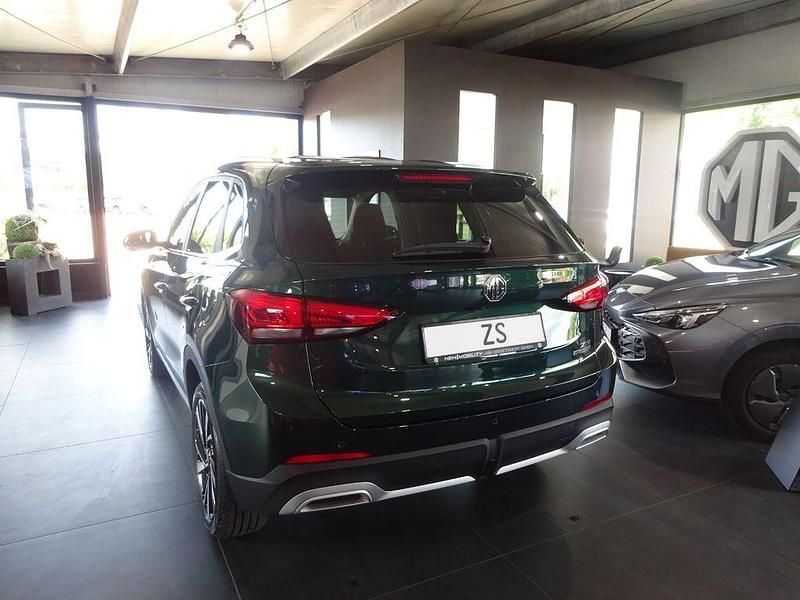 Neu MG ZS Luxury 197 PS (144 kW) 2025 Grün Limousine