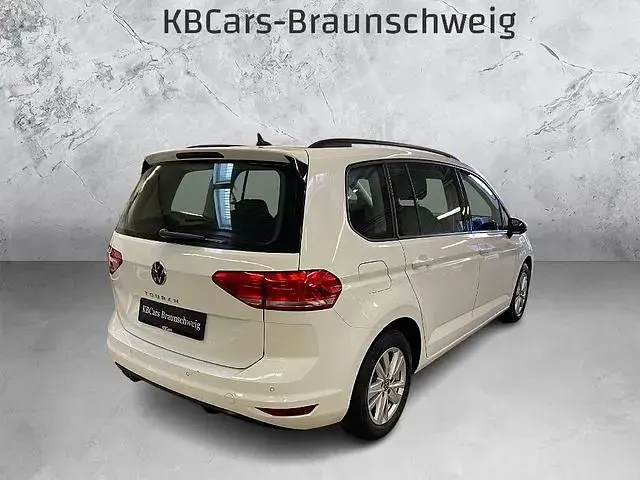 Gebraucht VW Touran 150 PS (110 kW) 2022 Weiß (pure white) Van / Kleinbus