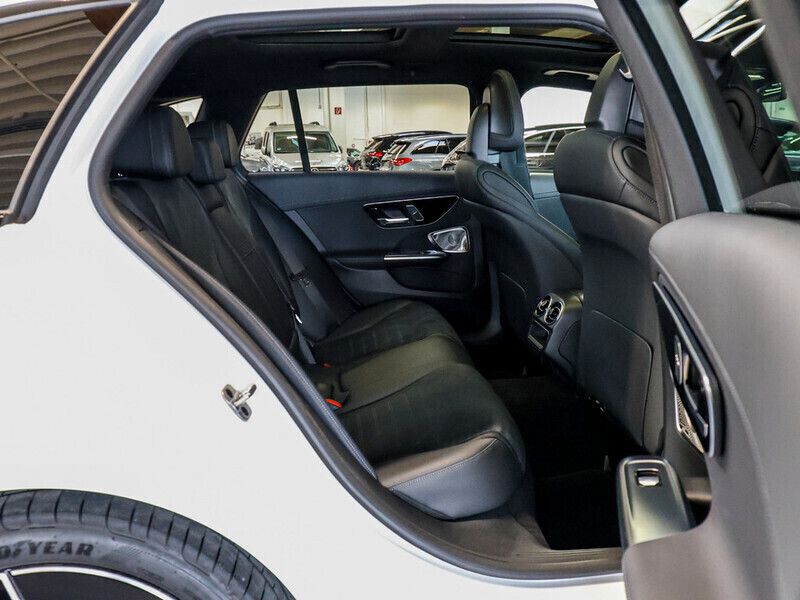 Gebraucht Mercedes C300 Sport Edition 265 PS (194 kW) 2024 Weiss / polarweiß Kombi