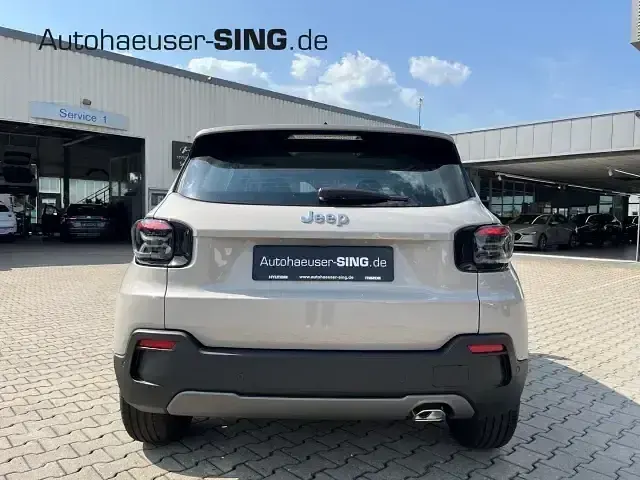 Neu Jeep Avenger Longitude 101 PS (74 kW) 2025 Grau SUV