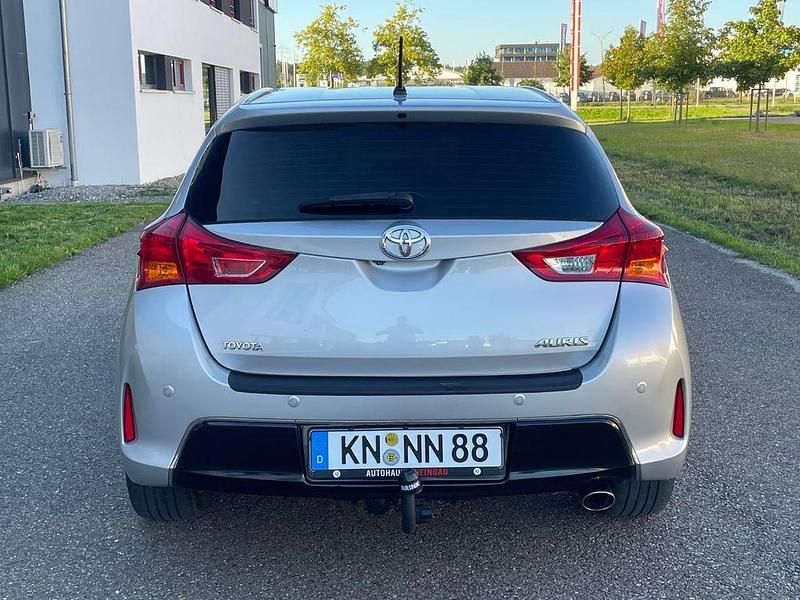 Gebraucht Toyota Auris Comfort 124 PS (91 kW) 2014 Silber Limousine