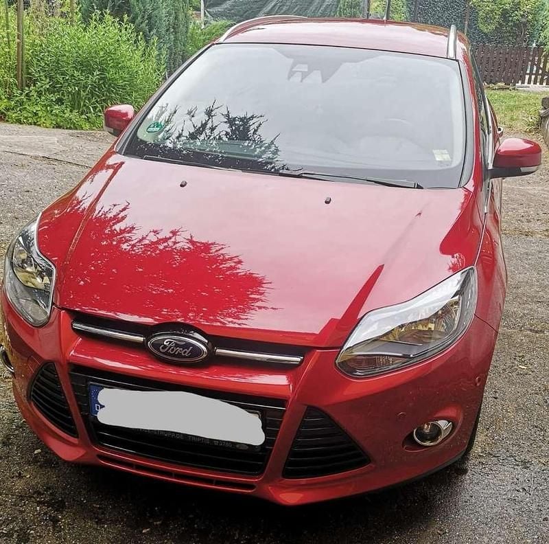 Gebraucht Ford Focus Titanium 182 PS (133 kW) 2014 Rot Kombi