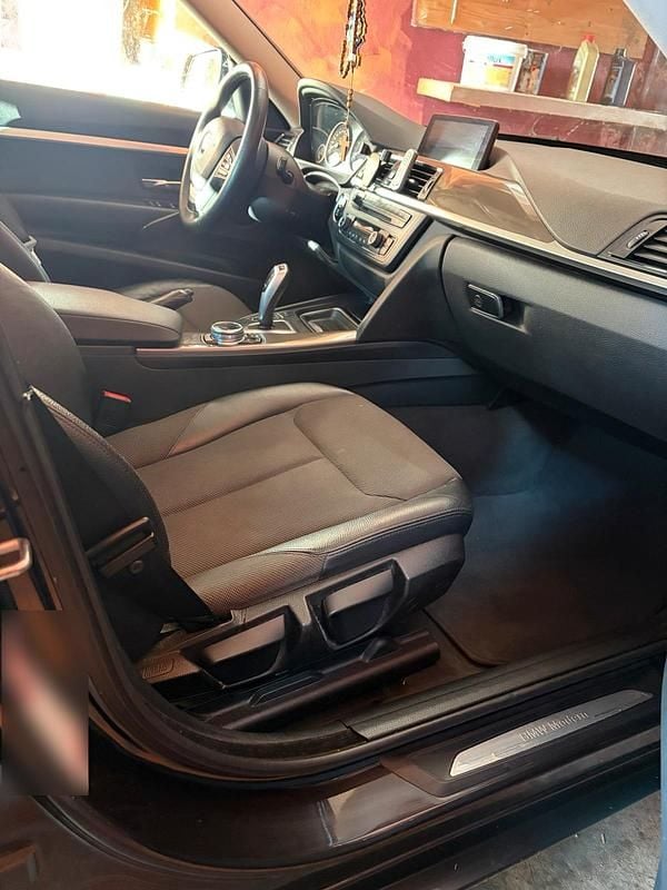 Second-hand BMW 330 2014 Maro Berlinǎ