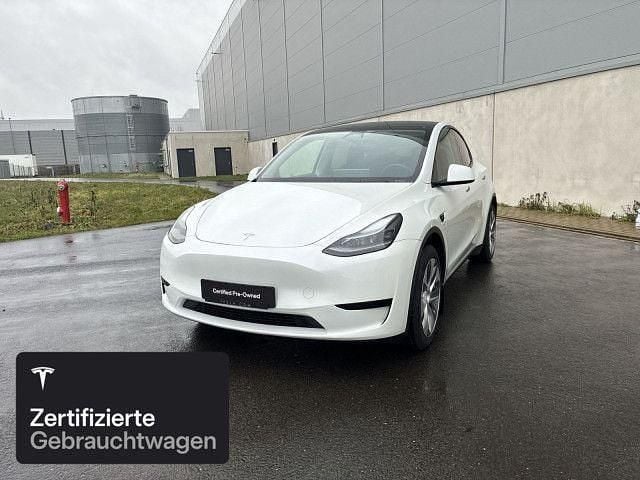 Weiß Gebraucht 2023 Tesla Model Y RWD SUV | 38.300 € (Teuer) - Bild 1/4