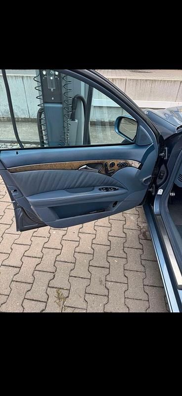 Gebraucht Mercedes E280 Avantgarde 231 PS (169 kW) 2005 Blau Limousine