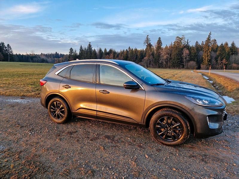 Grau Gebraucht 2021 Ford Kuga SUV | 18.750 € (Fairer Preis) - Bild 1/4