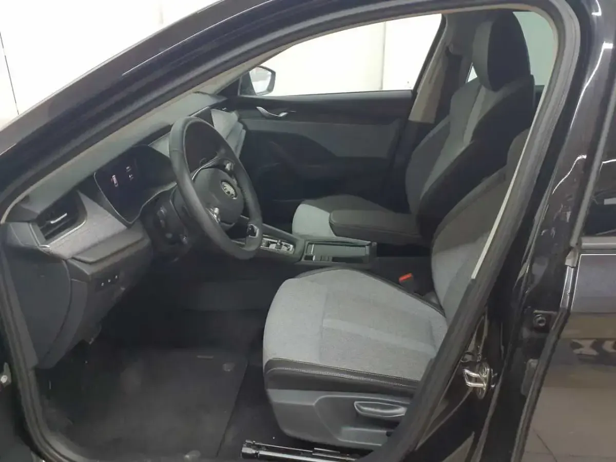 Gebraucht Skoda Octavia Selection 150 PS (110 kW) 2025 Blackmagic perleffekt Kombi