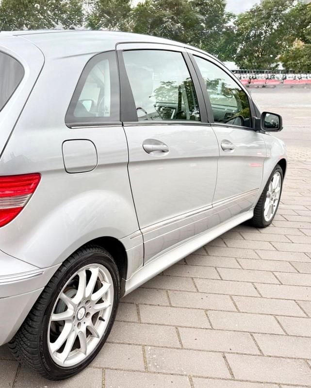 Gebraucht Mercedes B200 136 PS (100 kW) 2009 Grau Van / Kleinbus