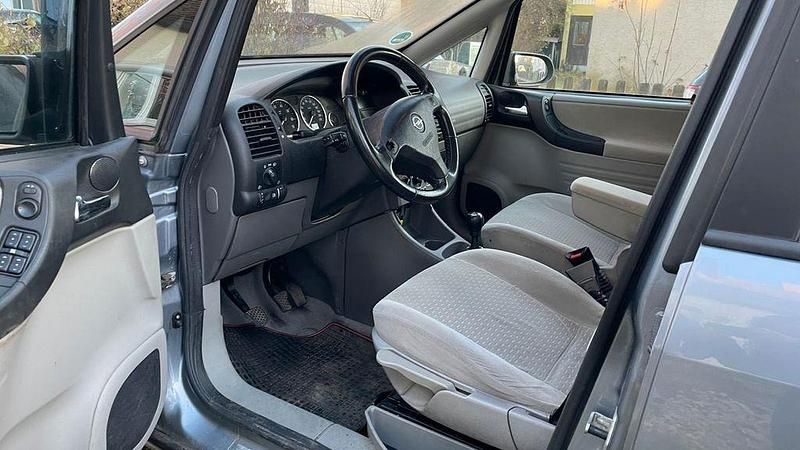 Gebraucht Opel Zafira Elegance 147 PS (108 kW) 2003 Grau Van / Kleinbus