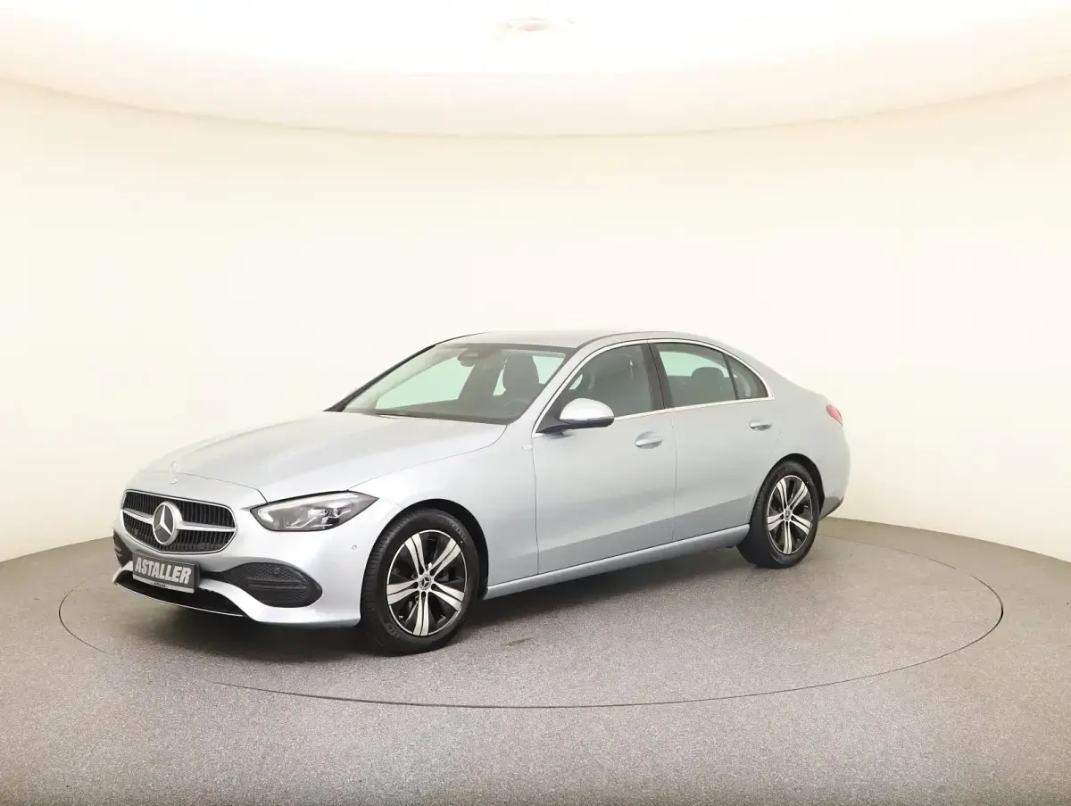 Gebraucht Mercedes C180 Avantgarde 170 PS (125 kW) 2022 Metalliclack hightechsilber (metallic) Limousine