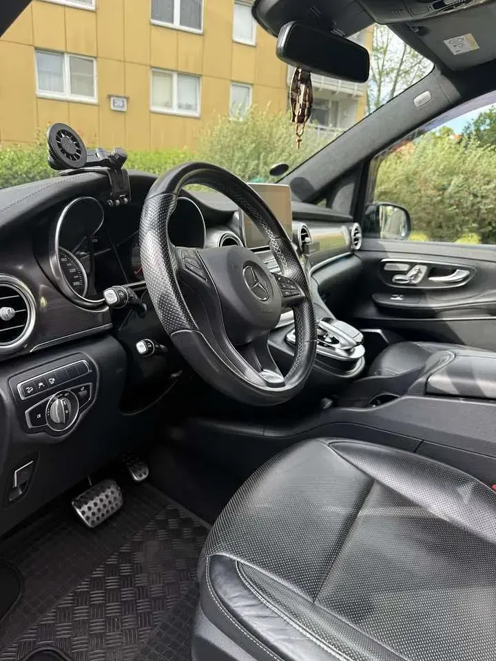 Gebraucht Mercedes V220 Exclusive 190 PS (139 kW) 2018 Schwarz Van / Kleinbus