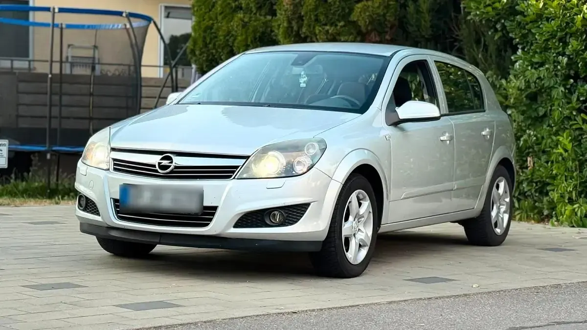 Gebraucht Opel Astra 101 PS (74 kW) 2007 Grau Limousine