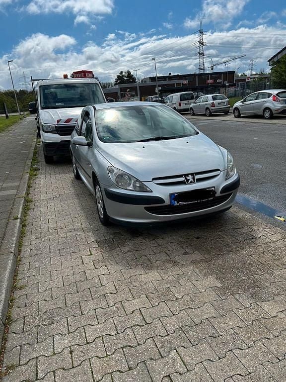 Grau Gebraucht 2003 Peugeot 307 Filou Limousine | 800 € (Superpreis) - Bild 1/4