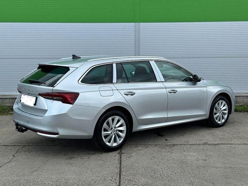 Neu Skoda Octavia Selection 116 PS (85 kW) 2025 Silber Kombi