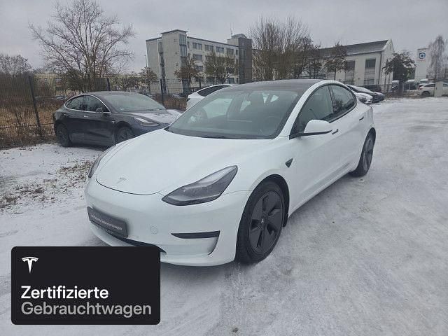 Weiß Gebraucht 2021 Tesla Model 3 RWD Limousine | 29.400 € (Etwas zu teuer) - Bild 1/4