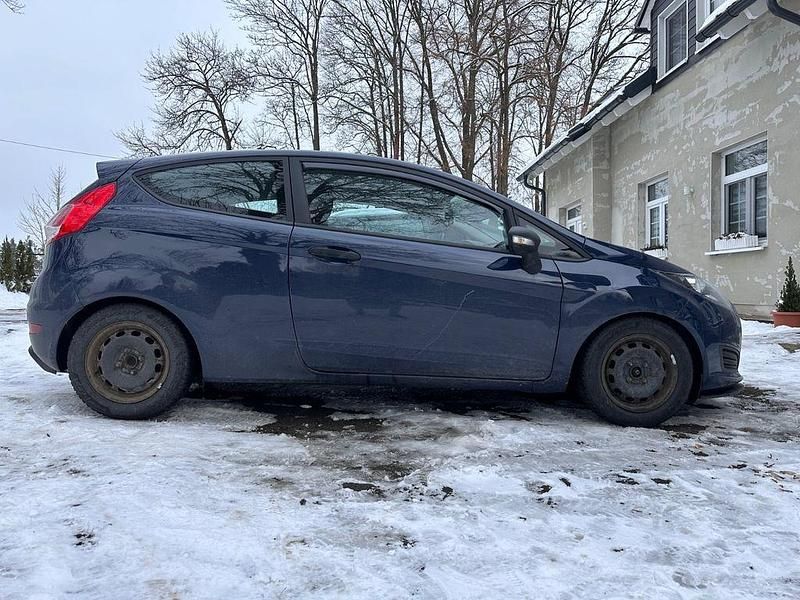 Gebraucht Ford Fiesta Ambiente 60 PS (44 kW) 2016 Blau Kleinwagen