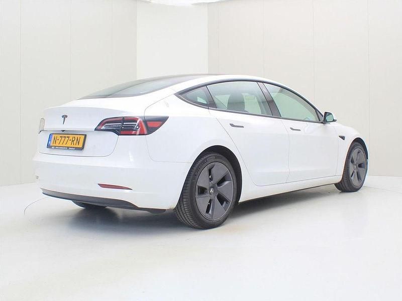 Gebraucht Tesla Model 3 Standard Range 100 kW (136 PS) 2021 Weiß Limousine
