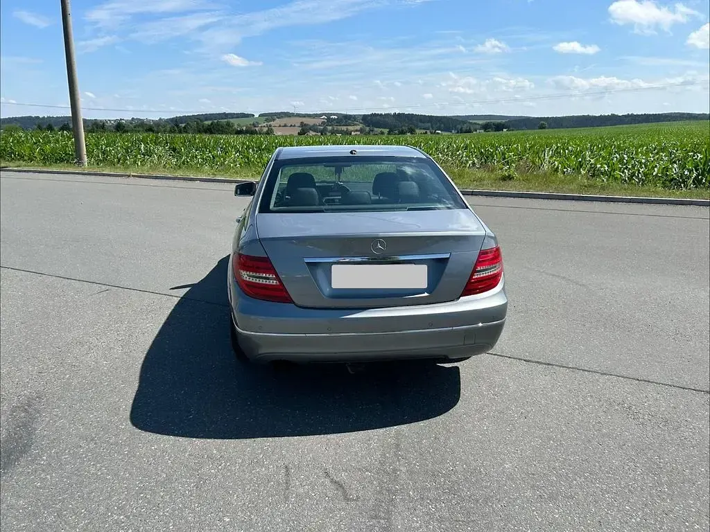 Gebraucht Mercedes C180 156 PS (114 kW) 2013 Silber Limousine