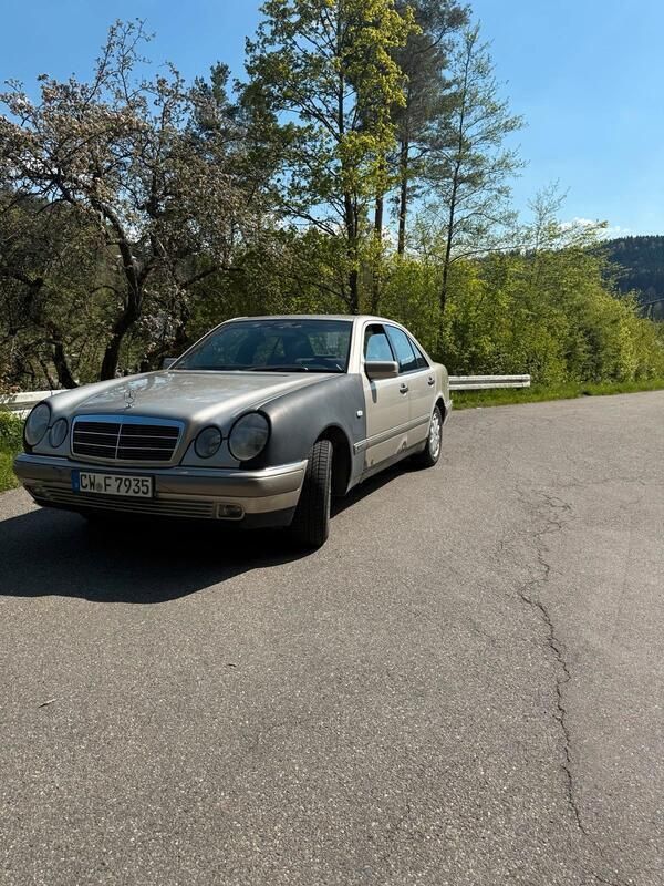 Grau Gebraucht 1997 Mercedes E230 Limousine | 2.200 € (Superpreis) - Bild 1/4