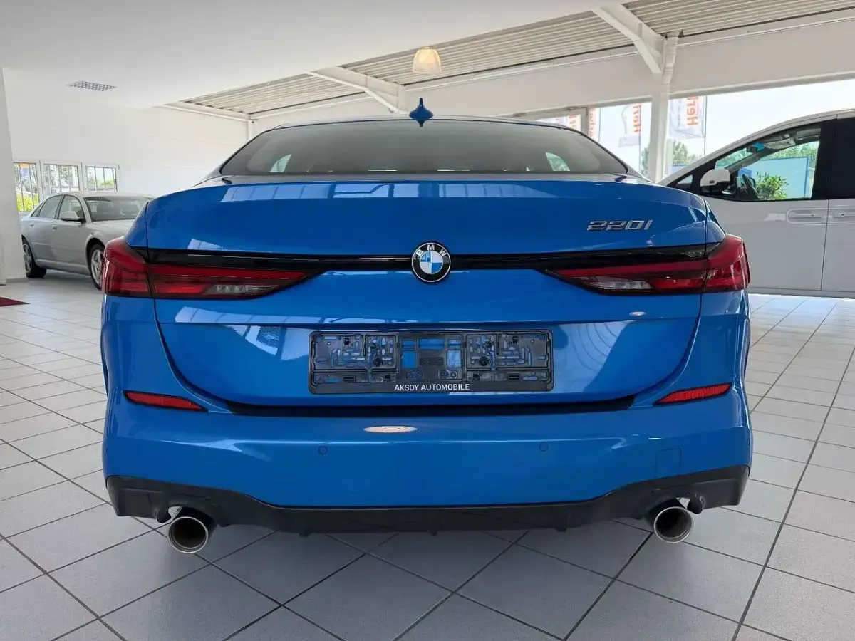 Gebraucht BMW 220 Shadowline 178 PS (130 kW) 2023 Misano blau Coupé