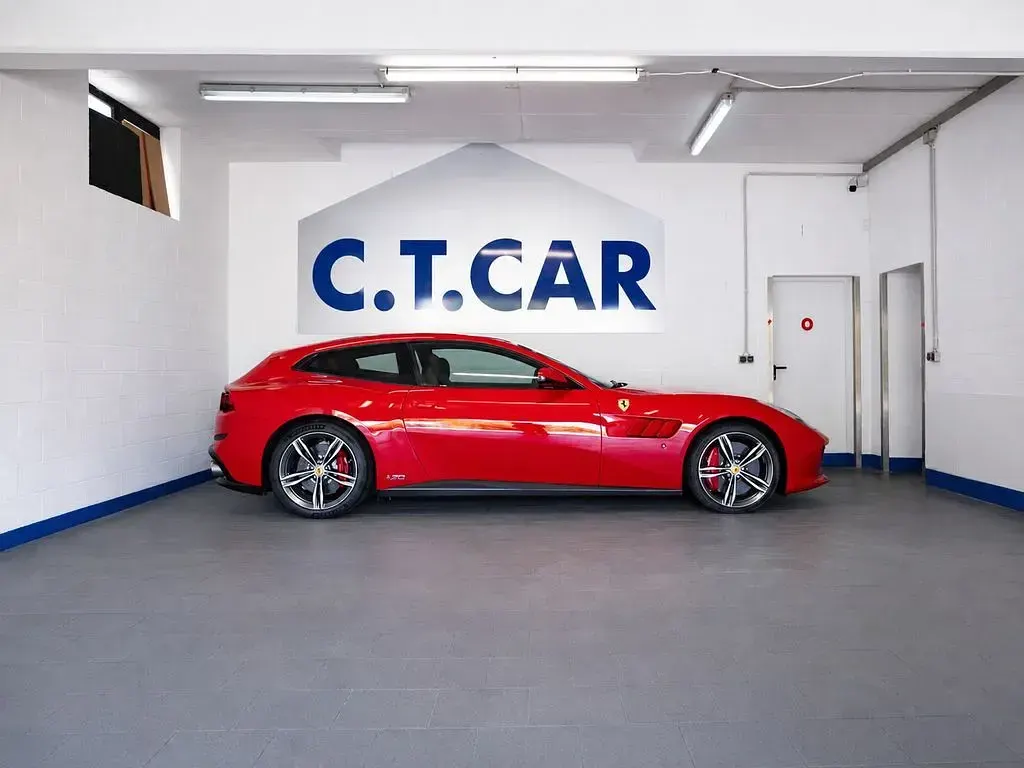 Gebraucht Ferrari GTC4Lusso 691 PS (508 kW) 2021 Rot Kombi