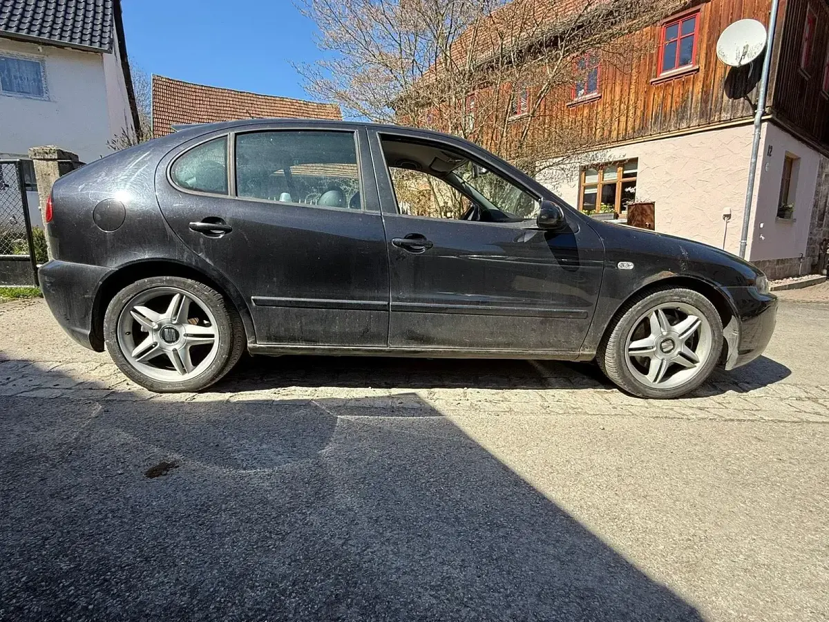 Używany Seat Leon CUPRA 204 KM (150 kW) 2003 Czarny Hatchback