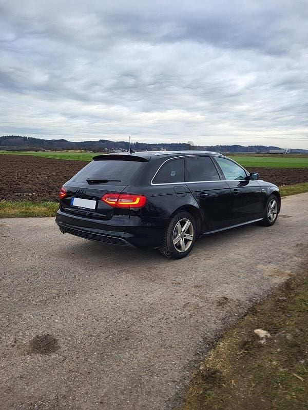 Schwarz Gebraucht 2014 Audi A4 Ambition Kombi | 8.750 € (Superpreis) - Bild 1/4