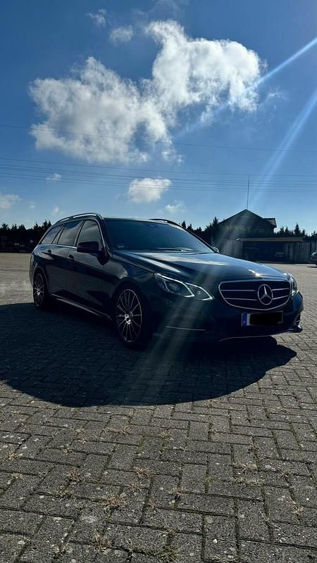 Gebraucht Mercedes E350 Avantgarde 258 PS (189 kW) 2015 Schwarz Limousine