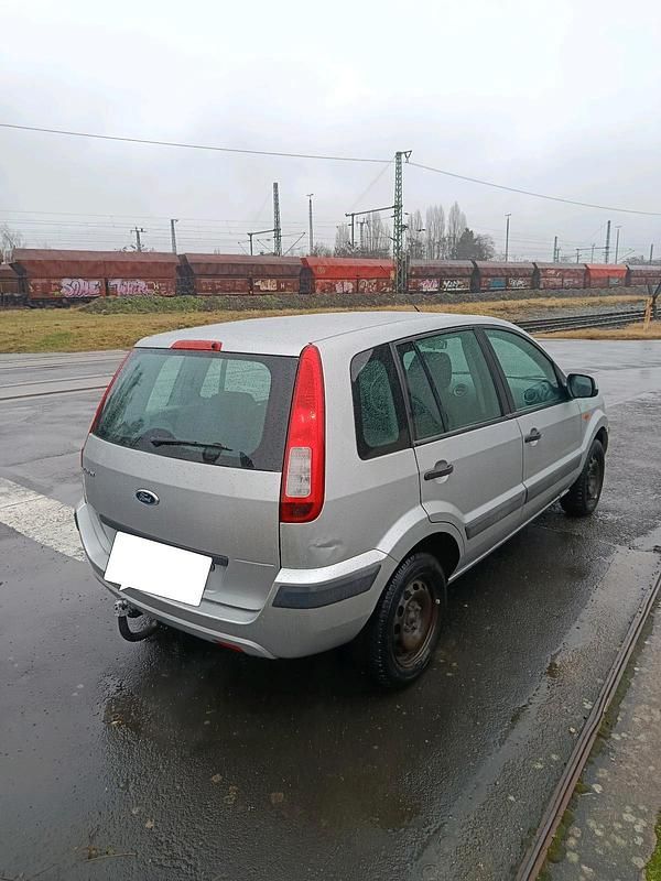 Gebraucht Ford Fusion 80 PS (58 kW) 2011 Silber Kleinwagen