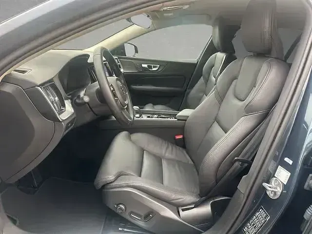 Gebraucht Volvo V60 Plus 145 PS (106 kW) 2025 Andere Kombi