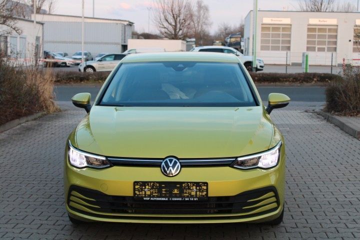 Limonengelb metallic Gebraucht 2021 VW Golf VIII United Limousine | 19.999 € (Fairer Preis) - Bild 1/4