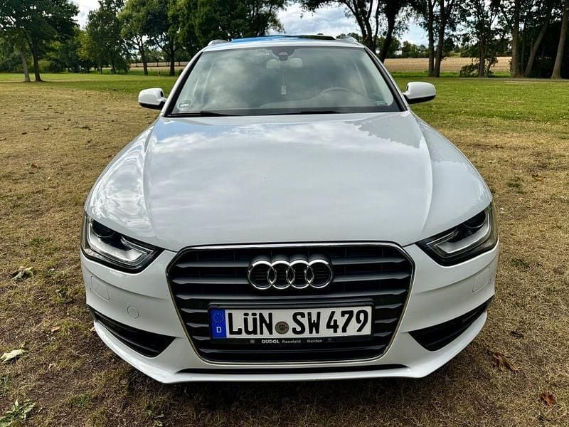 Weiß Gebraucht 2015 Audi A4 Ambiente Kombi | 13.299 € (Teuer) - Bild 1/4