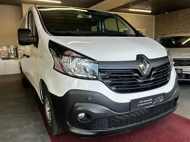 Używany Renault Trafic Authentique 125 KM (91 kW) 2017 Biały Minivan