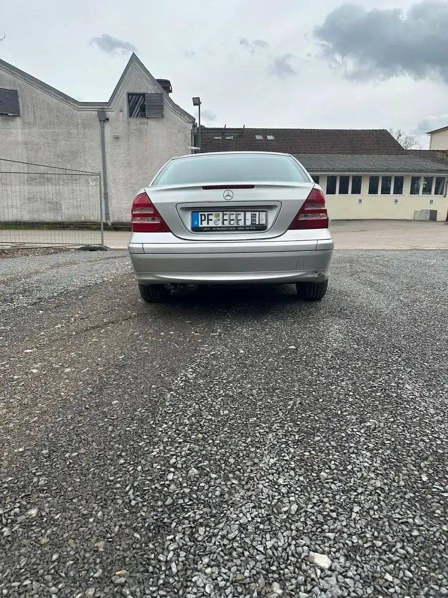 Gebraucht Mercedes C180 143 PS (105 kW) 2003 Silber Limousine