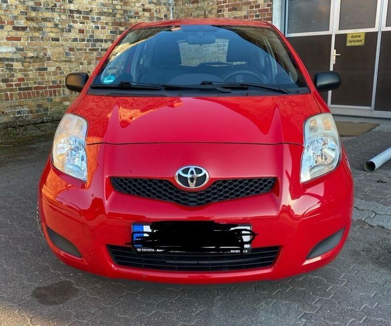 Rot Gebraucht 2009 Toyota Yaris Limousine | 3.800 € (Fairer Preis) - Bild 1/4