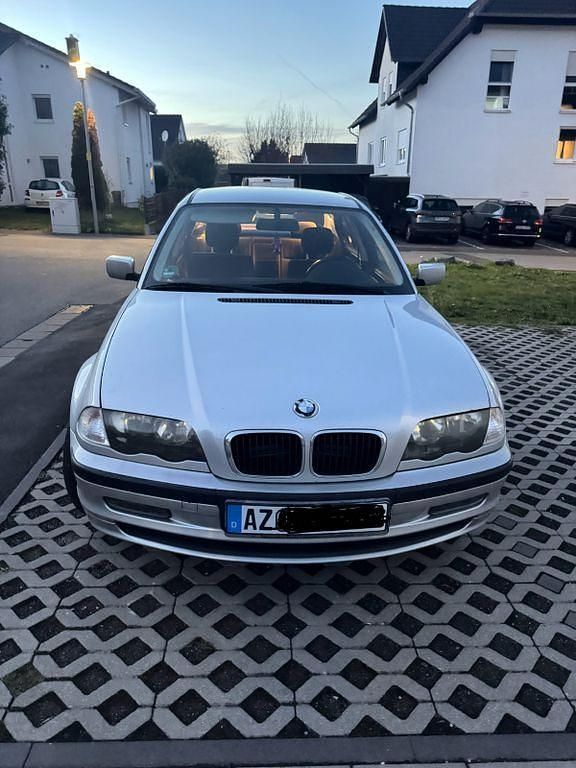 Silber Gebraucht 2000 BMW 318 Sport Line Limousine | 2.400 € (Fairer Preis) - Bild 1/4