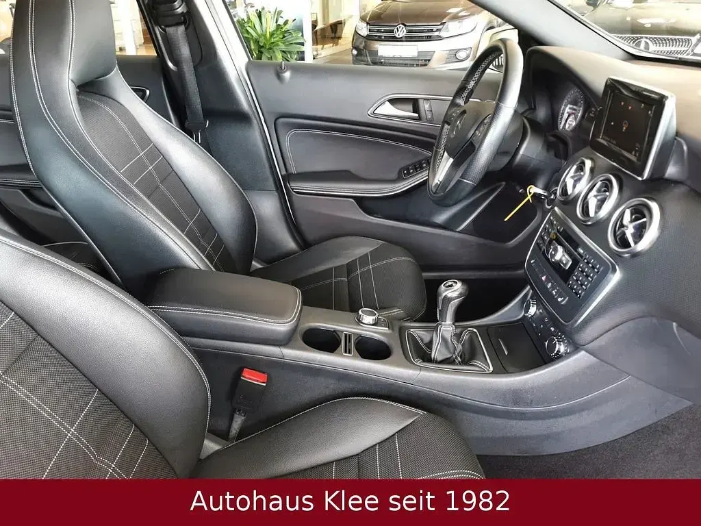 Gebraucht Mercedes A180 122 PS (89 kW) 2015 Weiß Kleinwagen