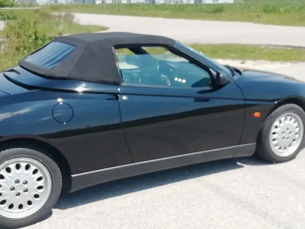 Second-hand Alfa Romeo Spider 150 CP (110 kW) 1997 Negru Cabrio