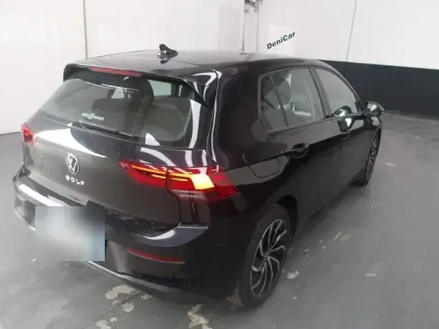 Gebraucht VW Golf VIII Life 131 PS (96 kW) 2021 Schwarz Limousine
